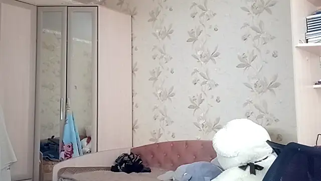 LowkeyIndigo webcam