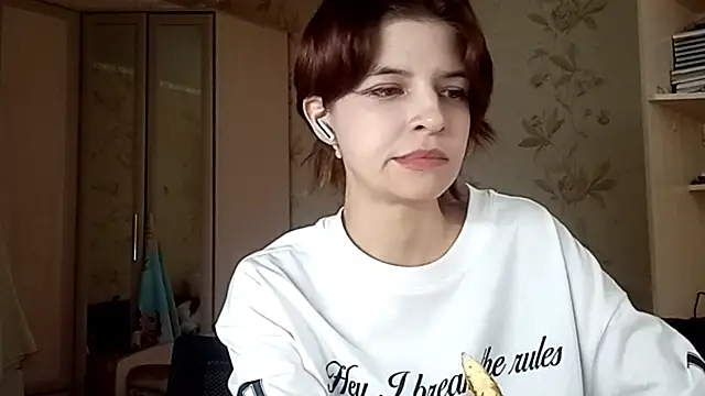 LowkeyIndigo webcam