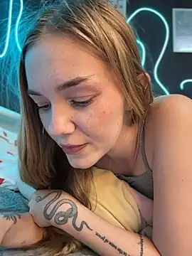 MilaMoone live sex cam