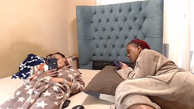 ebonyessence - EbonyEssence's free webcam
