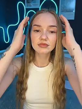 MilaMoone webcam