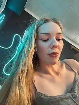 MilaMoone webcam