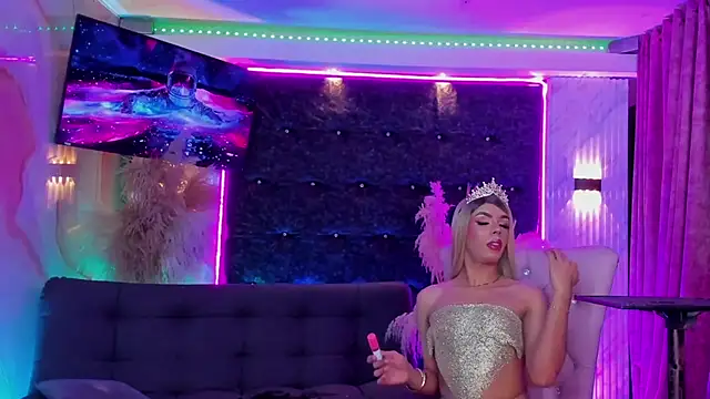 Queens_Wonders_Blonders webcam