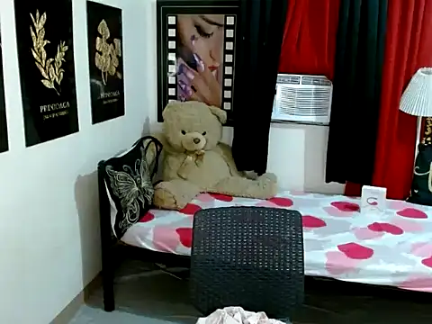 UrhotGoddess webcam