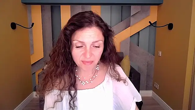 EllaLong webcam
