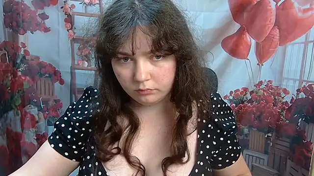 NeonilaLisova webcam