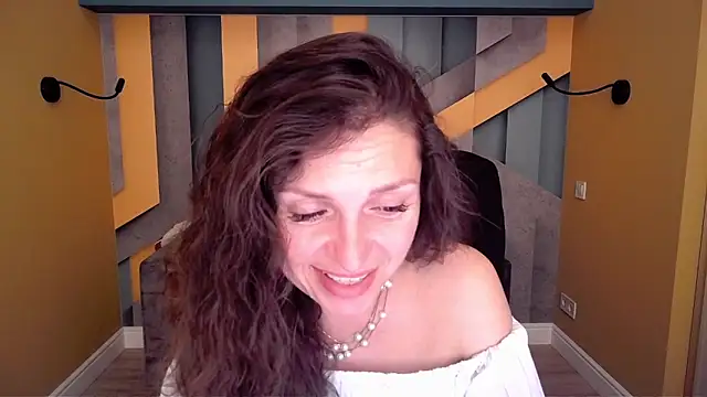 EllaLong webcam