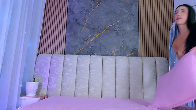 mia_scot webcam
