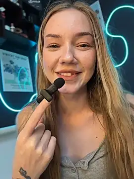 MilaMoone webcam