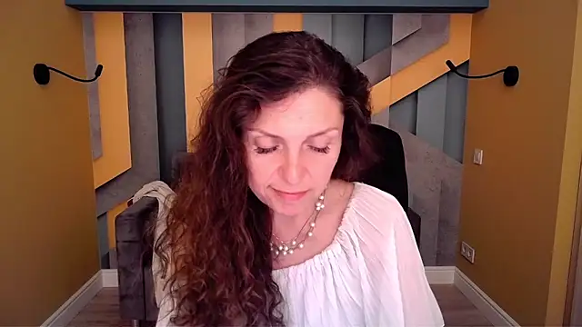 EllaLong webcam