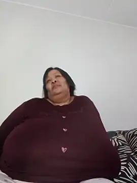 nancy111 (F milf) - Make me squit and cum on my toy