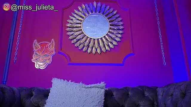 Julieta_Russell webcam