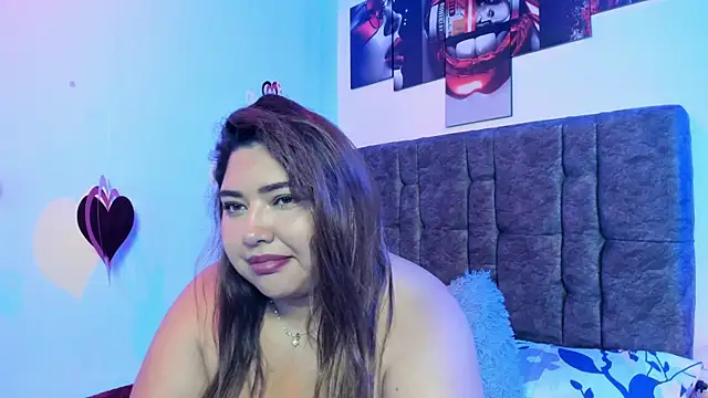 CurvyLolaX webcam
