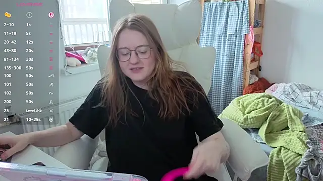 urstripchatgf webcam