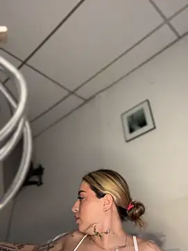 CarolQueen1_ webcam