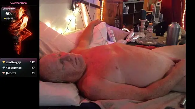 Pussyeat2please webcam
