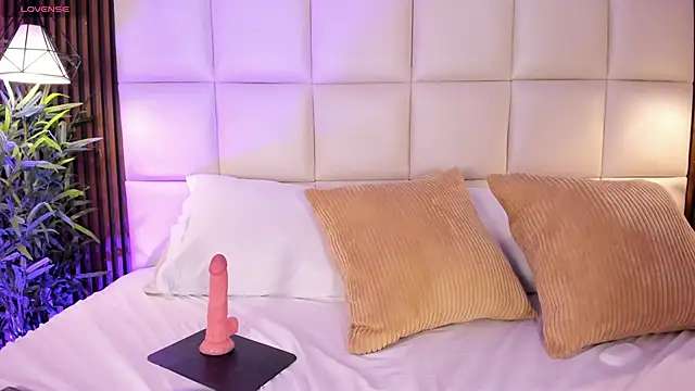 LucyferSweet webcam