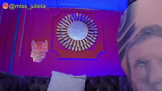 Julieta_Russell webcam