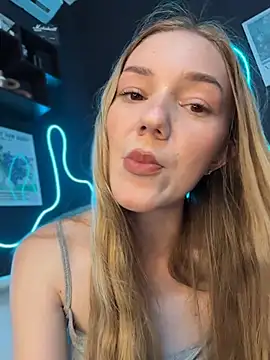MilaMoone webcam