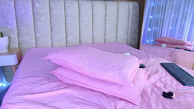 mia_scot webcam