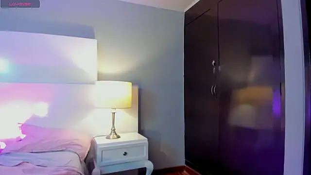 Luna_roose1 webcam