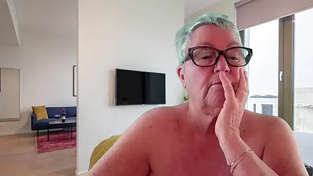 Mystery-Grandmother webcam