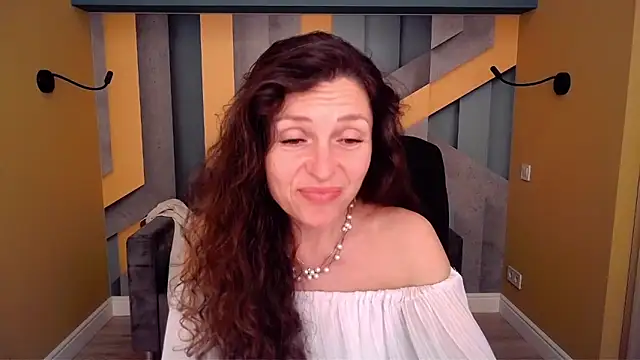 EllaLong webcam