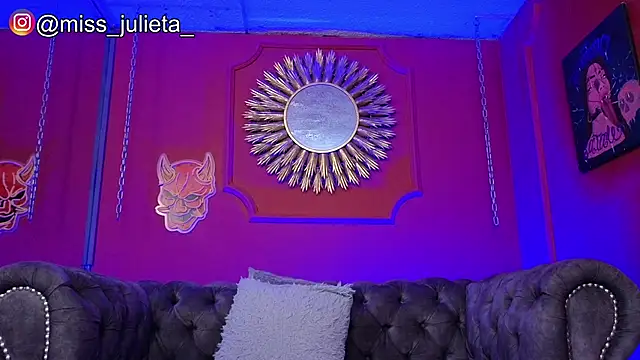 Julieta_Russell webcam