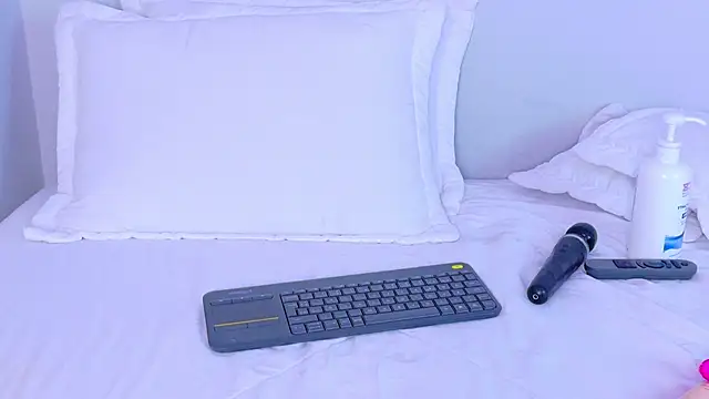 VioletBloomm live sex cam
