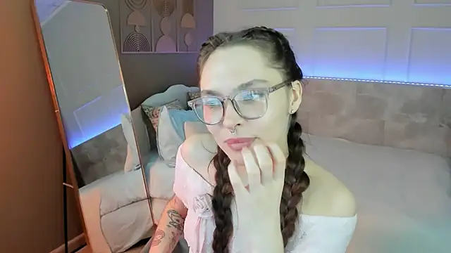 ChloeSunny webcam