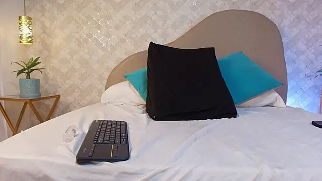SCARLHETTBROWN webcam