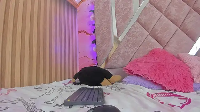 baby_peach__ - Baby_peach__'s free webcam