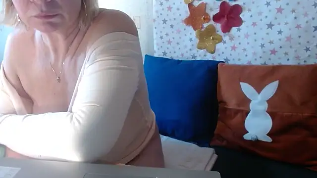 QueenLana webcam