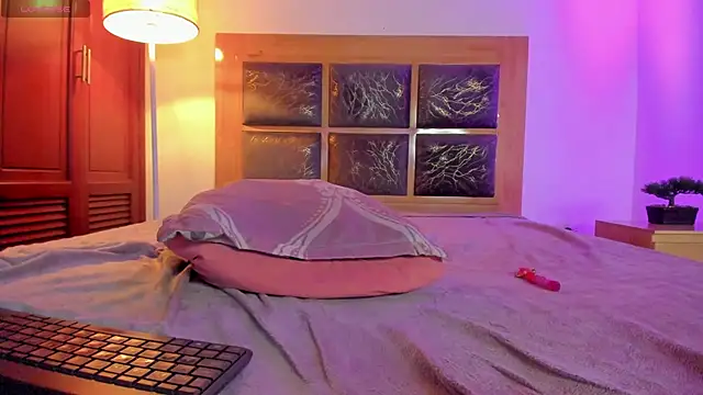 zoe_sky1 - Zoe_sky1's free webcam - UK Sex Cams