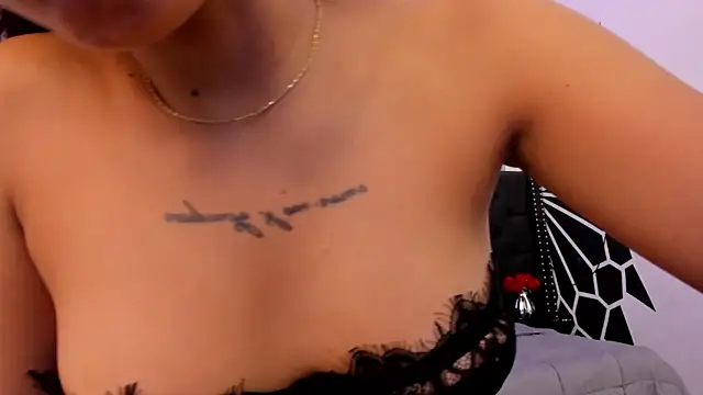CarolineFyre webcam