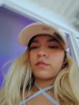 Pretty_roxxyy webcam
