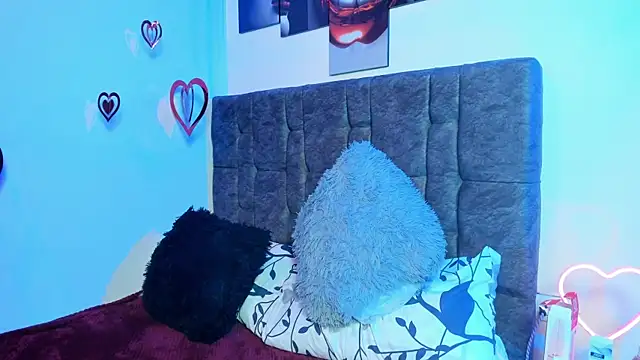 CurvyLolaX webcam