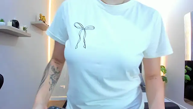 Emmaa_white_ webcam