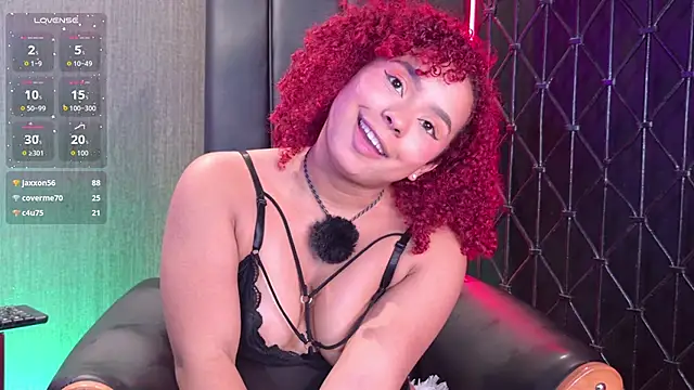 lara_curly webcam