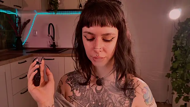 MichaellaMoon webcam