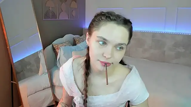 ChloeSunny webcam