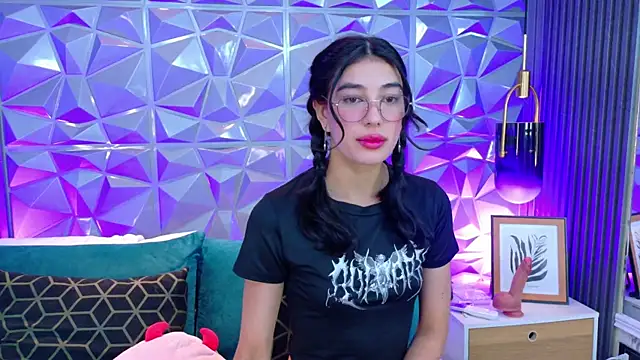 AdelineJhones webcam