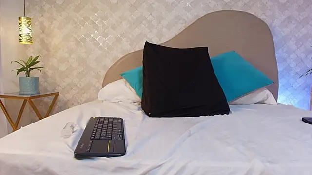 SCARLHETTBROWN webcam