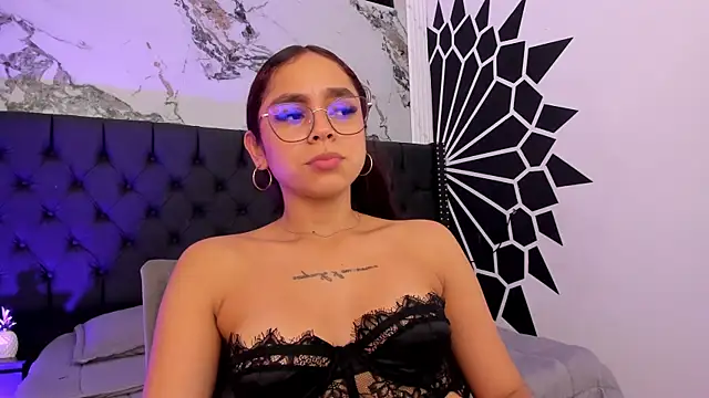CarolineFyre webcam
