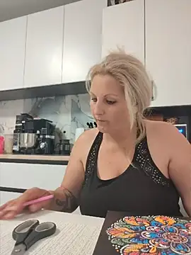 Divineblond webcam
