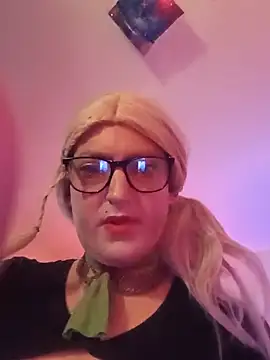 sissytrapdolly24 webcam