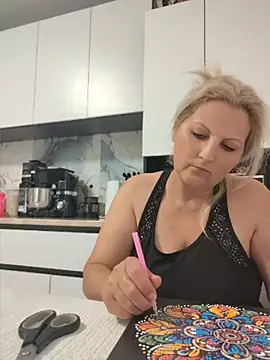 Divineblond webcam
