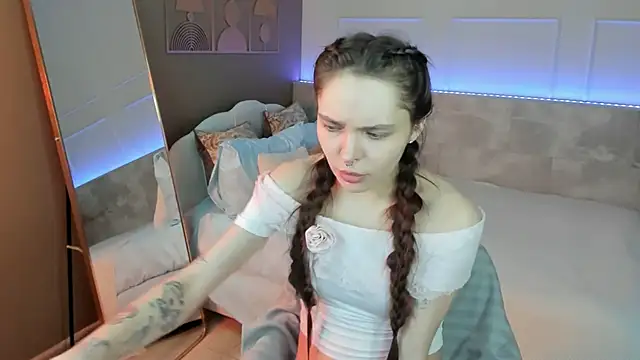ChloeSunny webcam