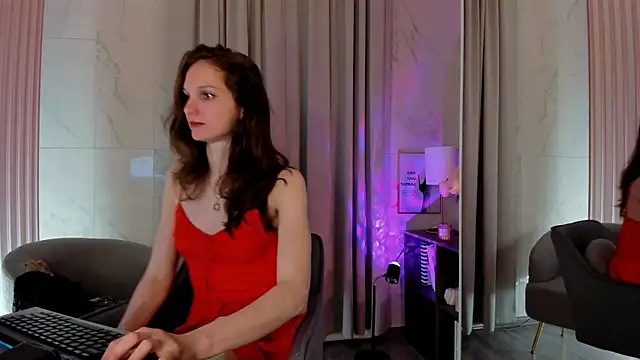 MirandaGlow webcam