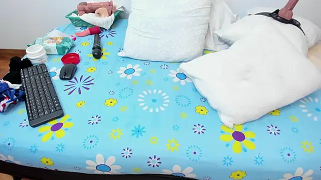 charlotte-11 webcam